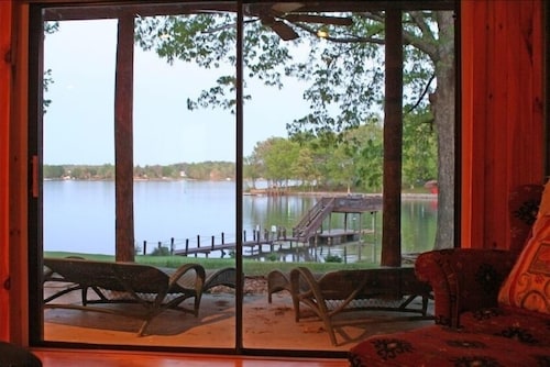 Mountain Style Log Home Main Channel/Patio/Fire Pit/Lake Equipment Rental/Dock