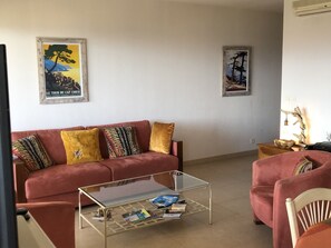 Smart-tv, een dvd-speler, een stereo en een computerscherm