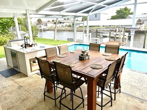 Outdoor dining - Waterfront corner lot-Heated Private Pool. You will love it as much as we do ❤️ (Punta Gorda)