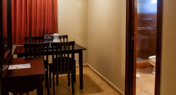 Double Room, 2 Double Beds, Non Smoking | Living area