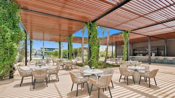 8 restaurants, spécialités Cuisine internationale