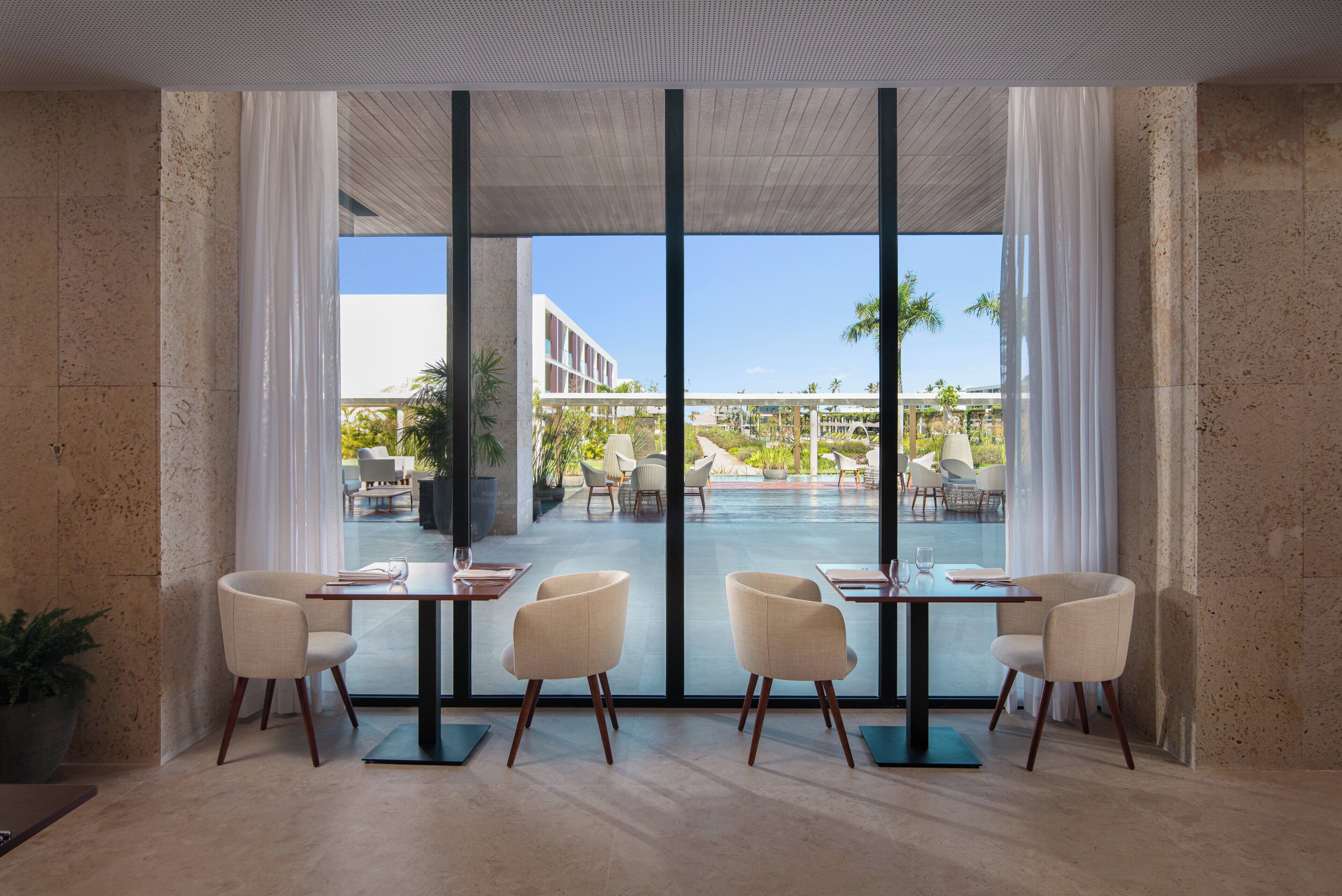 8 restaurants, spécialités Cuisine internationale