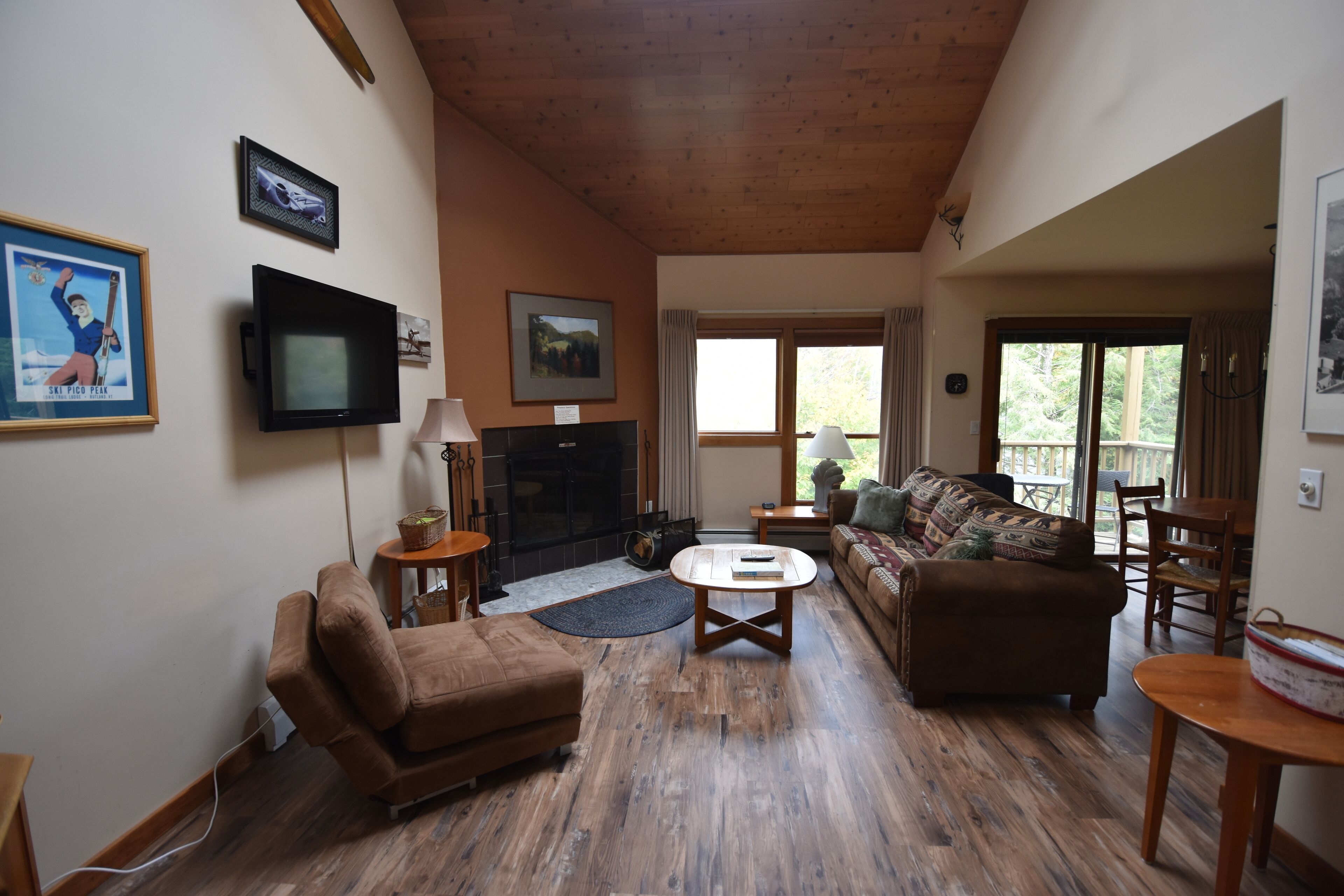 Trail Creek pool/sauna/jacuzzi King, Queen sofa sleep 2Full Baths Two Level Unit