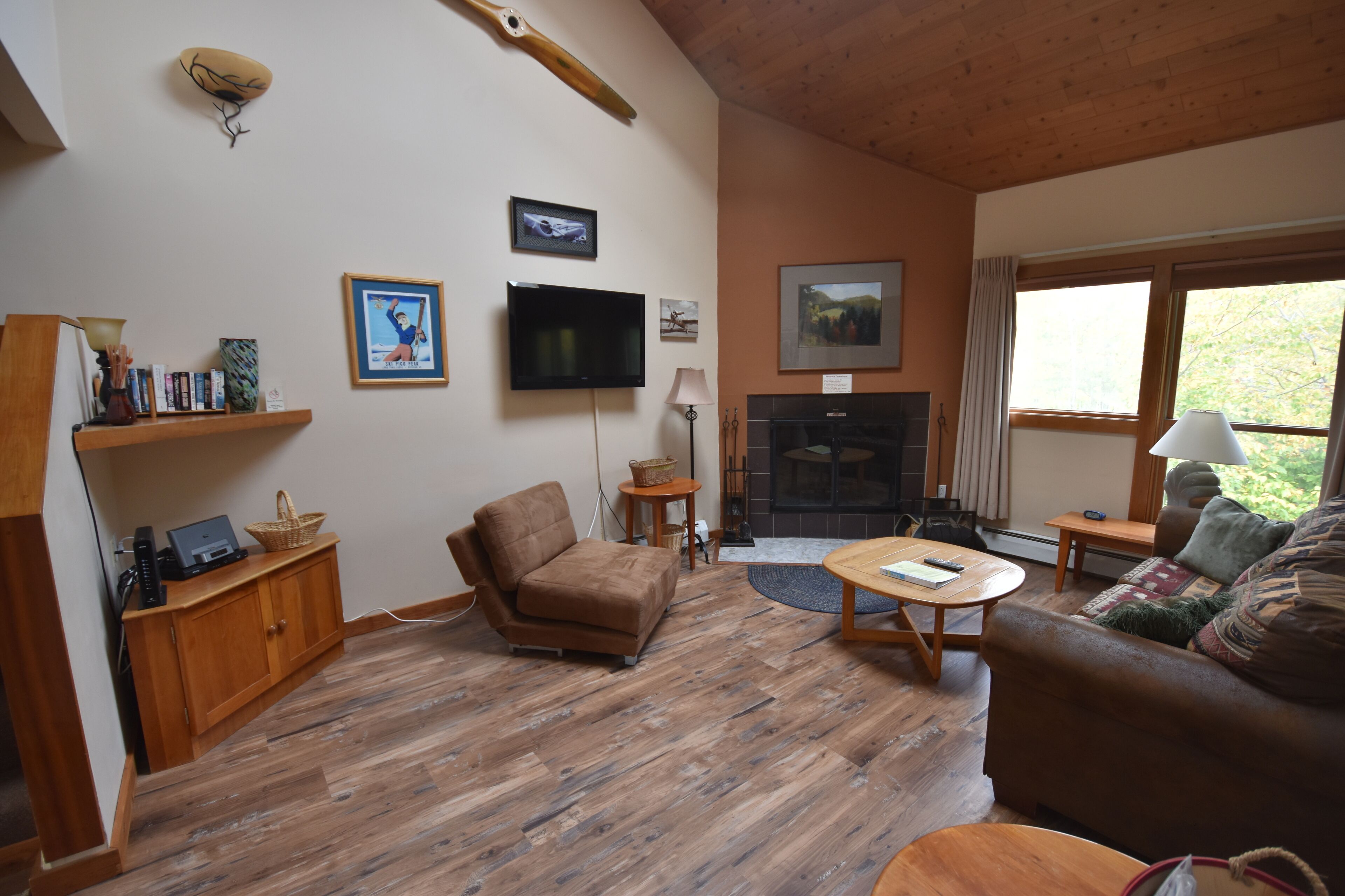 Trail Creek pool/sauna/jacuzzi King, Queen sofa sleep 2Full Baths Two Level Unit