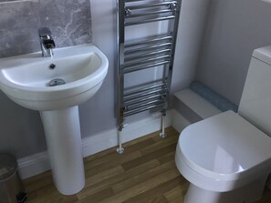 Chambre Double Deluxe, salle de bains attenante | Salle de bain