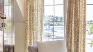 A room with a window, a chair, and a wooden cabinet. - Dew Drop 2 Village Cottage, Steps to Harbor, Lawn & Boathouse (Port Clyde)