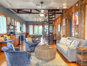 TV - Gulf Front-New Orleans on the beach! Hot Tub,direct beach walkover-NEW SPECIALS! (Port St Joe)