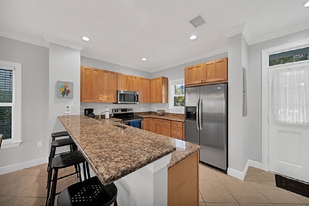 Professionally Decorated - Large Boat Slip - This Villa Is A Must Stay !!