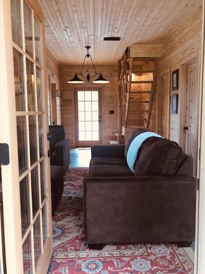TV, fireplace - Cabins At Midway, Potter`s Wheel (Fulton)