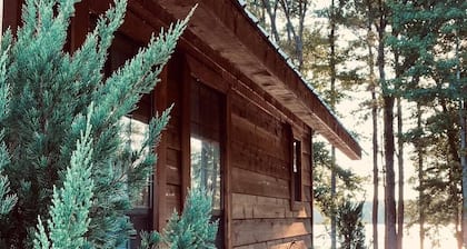 Cabina de Potter's Wheel ofrecida por Cabins At Midway