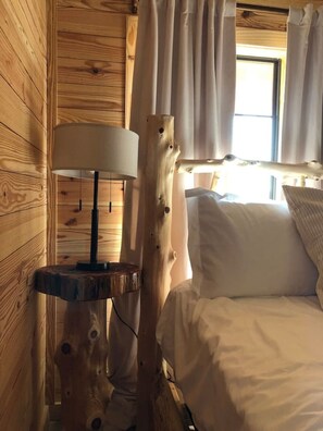 1 bedroom, WiFi, bed sheets - Cabins At Midway, Potter`s Wheel (Fulton)