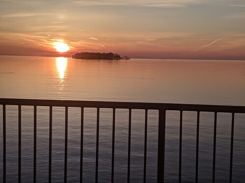MBI Sunrise Waterfront Condo - Beautiful Lake Views