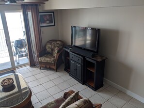 Televisión, reproductor de DVD y estéreo 