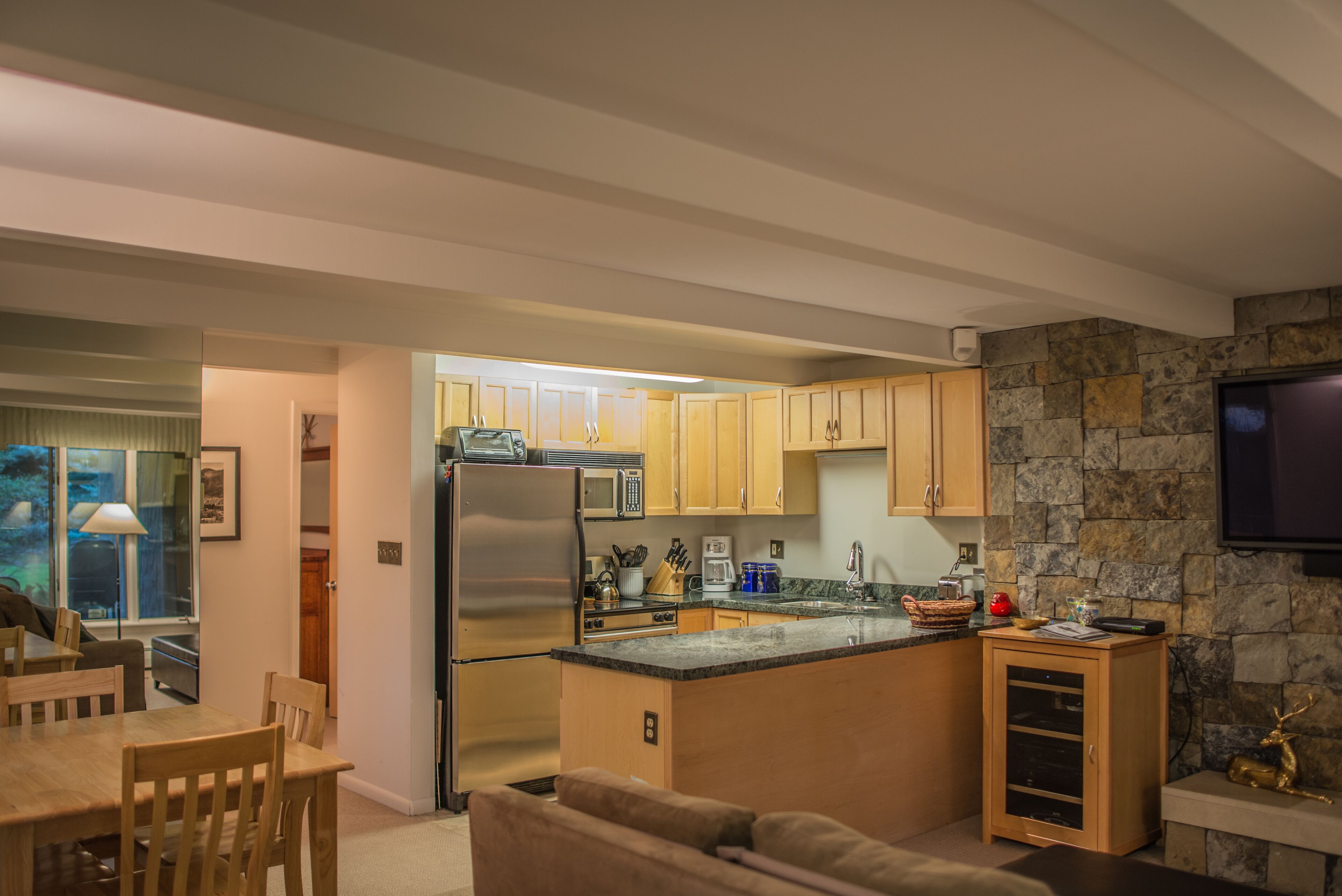 Cozy Aspen condo, walk to shops/restaurants/gondola