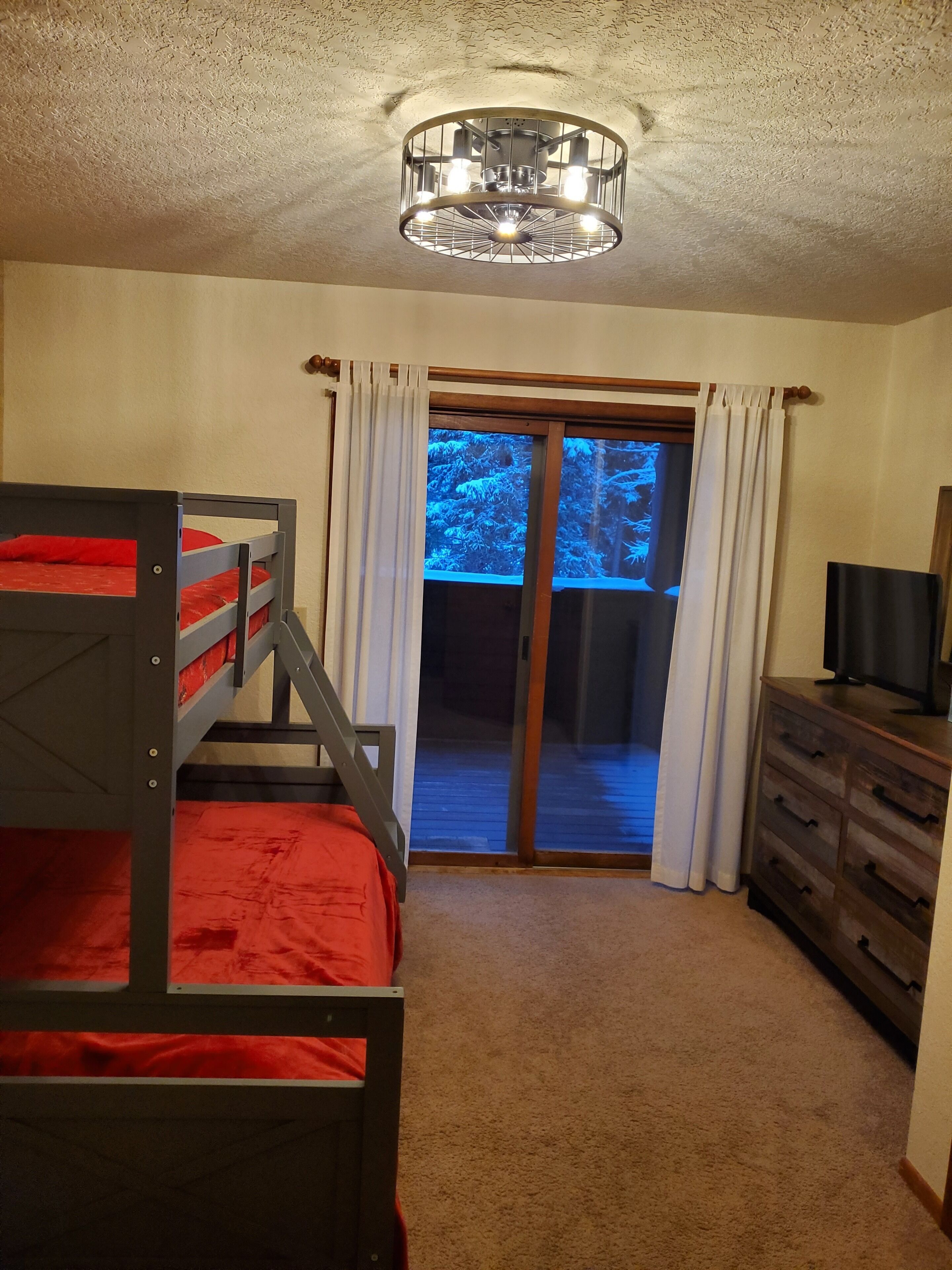 4 bedrooms, iron/ironing board, travel cot, free WiFi