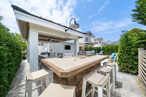 Outdoor dining - NEW! ONE OF LARGEST POOLS in Stone Harbor 6 BR LUXURY HOME/ STEPS TO BEST BEACH  (Stone Harbor)