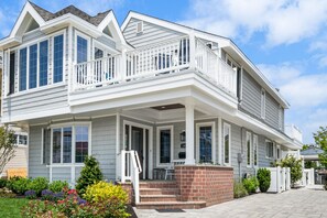 Exterior - NEW! ONE OF LARGEST POOLS in Stone Harbor 6 BR LUXURY HOME/ STEPS TO BEST BEACH  (Stone Harbor)