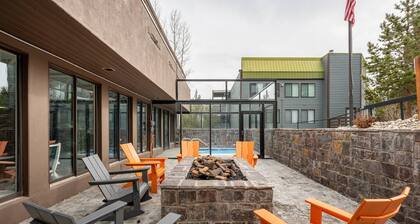 Kävele kaupunkiin! Lämmitetty uima-allas / porealtaat. Linja-autolla linjalle. Katettu pysäköinti!