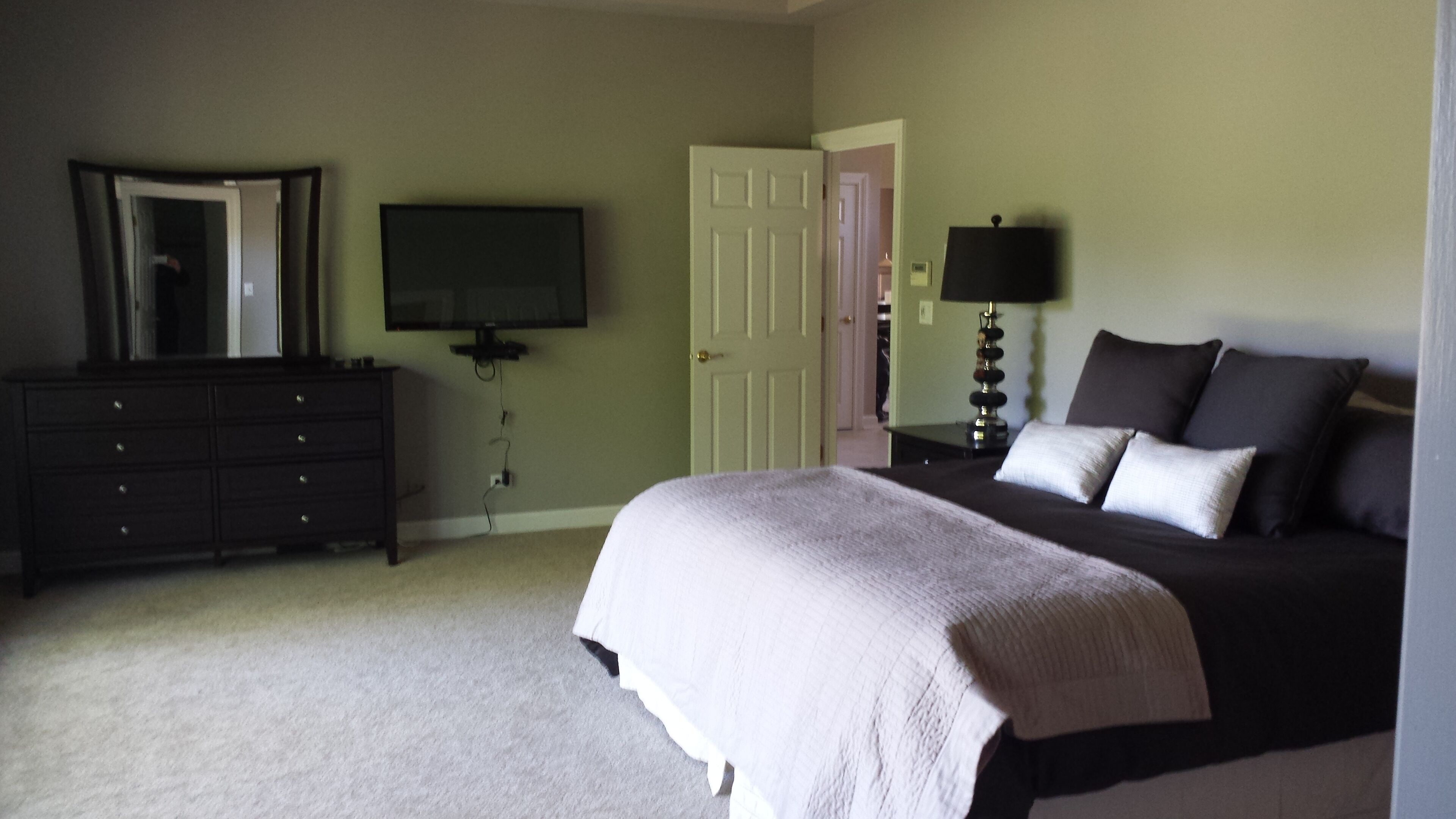 5 habitaciones, tabla de planchar con plancha, wifi y ropa de cama 