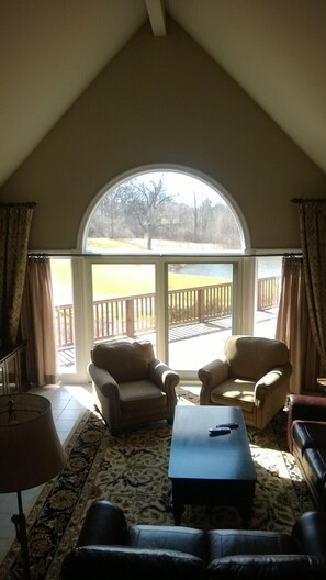 電視、壁爐、電子遊戲、乒乓球設施