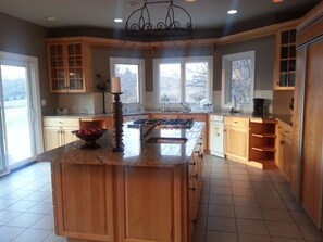 雪櫃、微波爐、焗爐、爐具