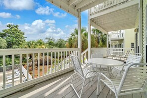 Outdoor dining - Dolphin Tales-30A Townhome,Gulf Views w/Com.Pools,Hot Tub,Tennis,Volleyball,Pet (Santa Rosa Beach)