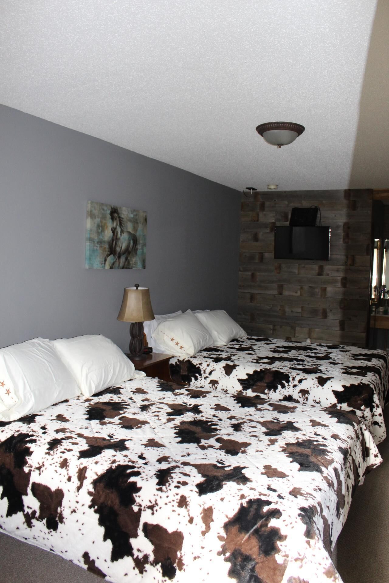 The Cowboy Creek Lodge a Western Resort!