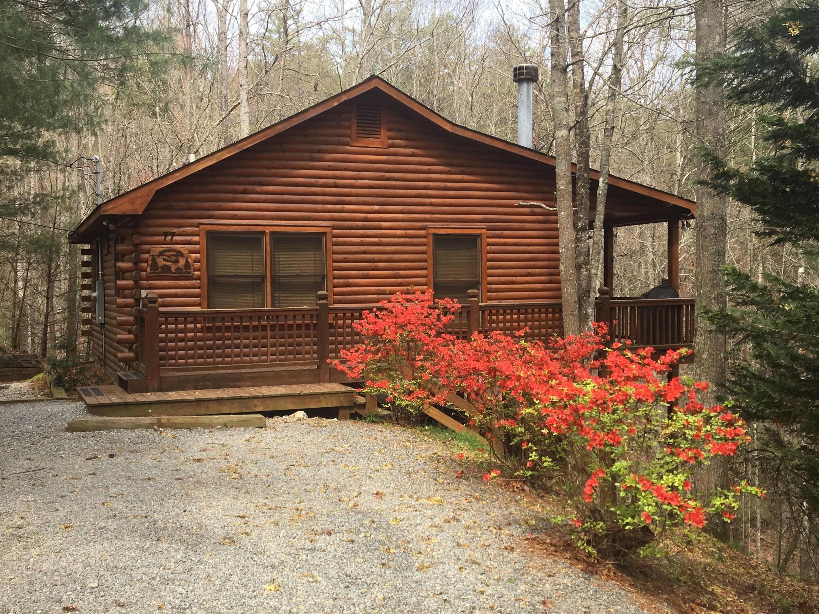 Mountain Heaven--King-size bed, hot tub, WiFi!