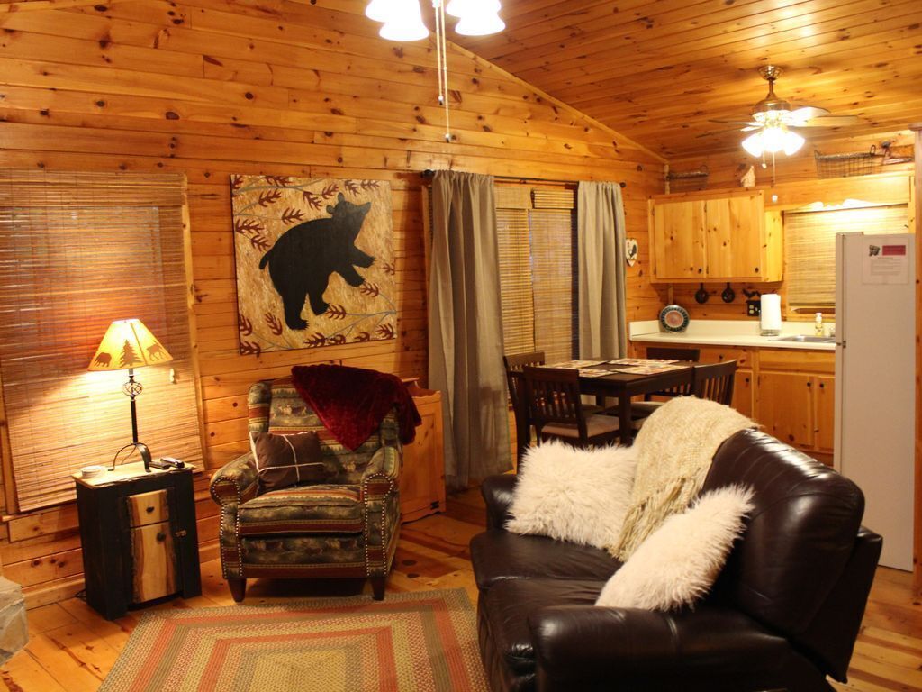 Mountain Heaven--King-size bed, hot tub, WiFi!