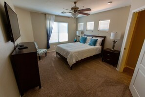 2 chambres, fer et planche à repasser, Wi-Fi, draps fournis