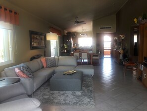 TV, DVD player, video library - Panoramic Ocean View! (PUERTO AVENTURAS)