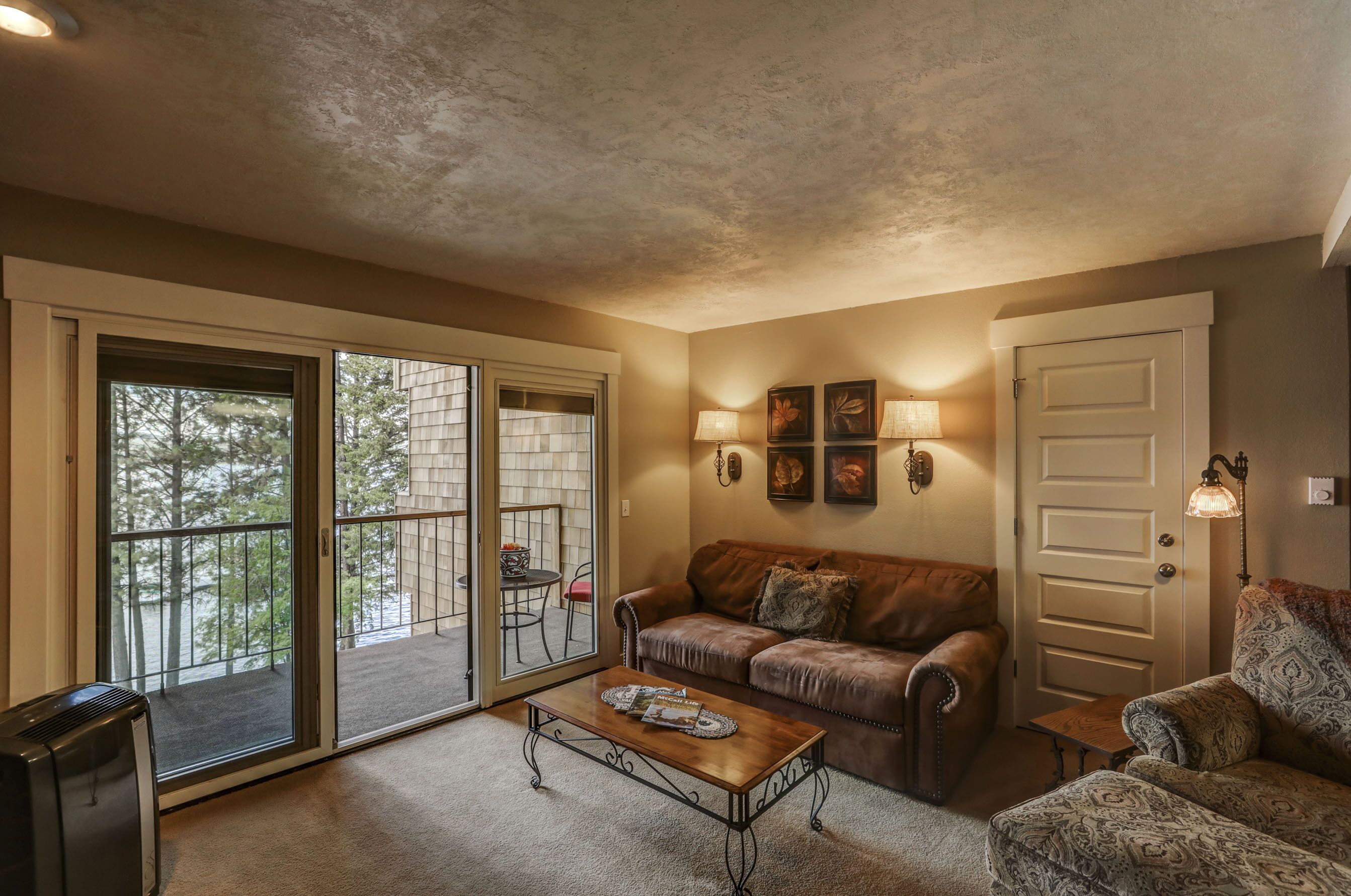 Romantic lakefront condo on beautiful Payette Lake!