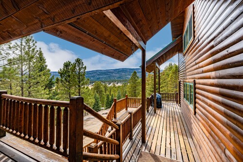 ENCHANTED CIRCLE LODGE-AWESOME MOUNTAIN VIEWS WITH HOT TUB AND SAUNA!