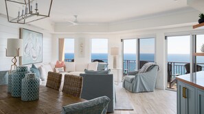 Smart TV - Beachfront ~ Gulf Views ~ Seasonally Heated Pool ~ Steps to the Beach (Miramar Beach)