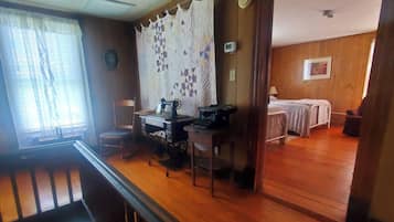 5 bedrooms, free WiFi, bed sheets, wheelchair access