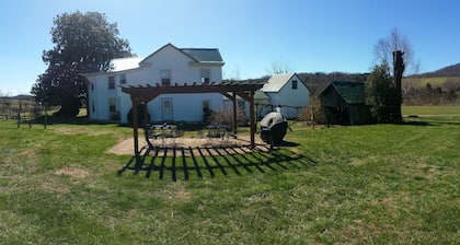 Casa de campo del siglo XIX en la bodega Peaks of Otter en Blue Ridge Mountains