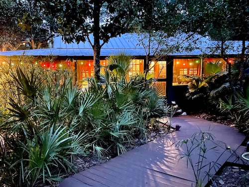 The Smith House – Updated Historic Charm