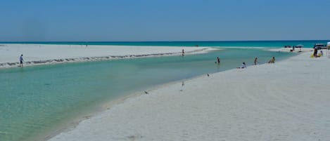 Beach nearby, sun loungers, beach towels