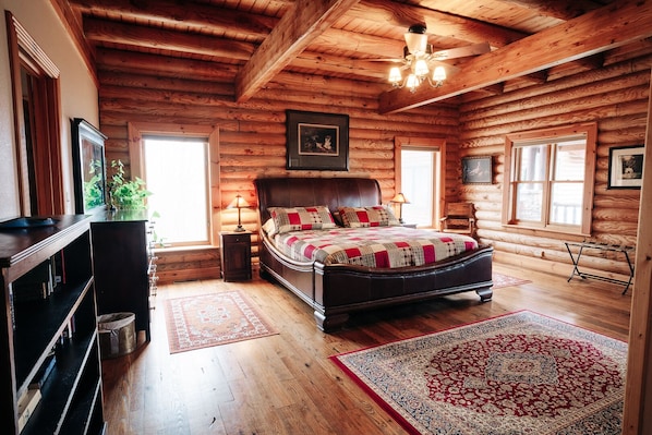 8 bedrooms, iron/ironing board, free WiFi, bed sheets