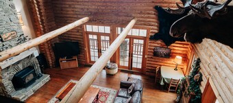 Huge 8 BR/8 BA Secluded Retreat, Spectacular Views 15min to downtown on MTS Tr 