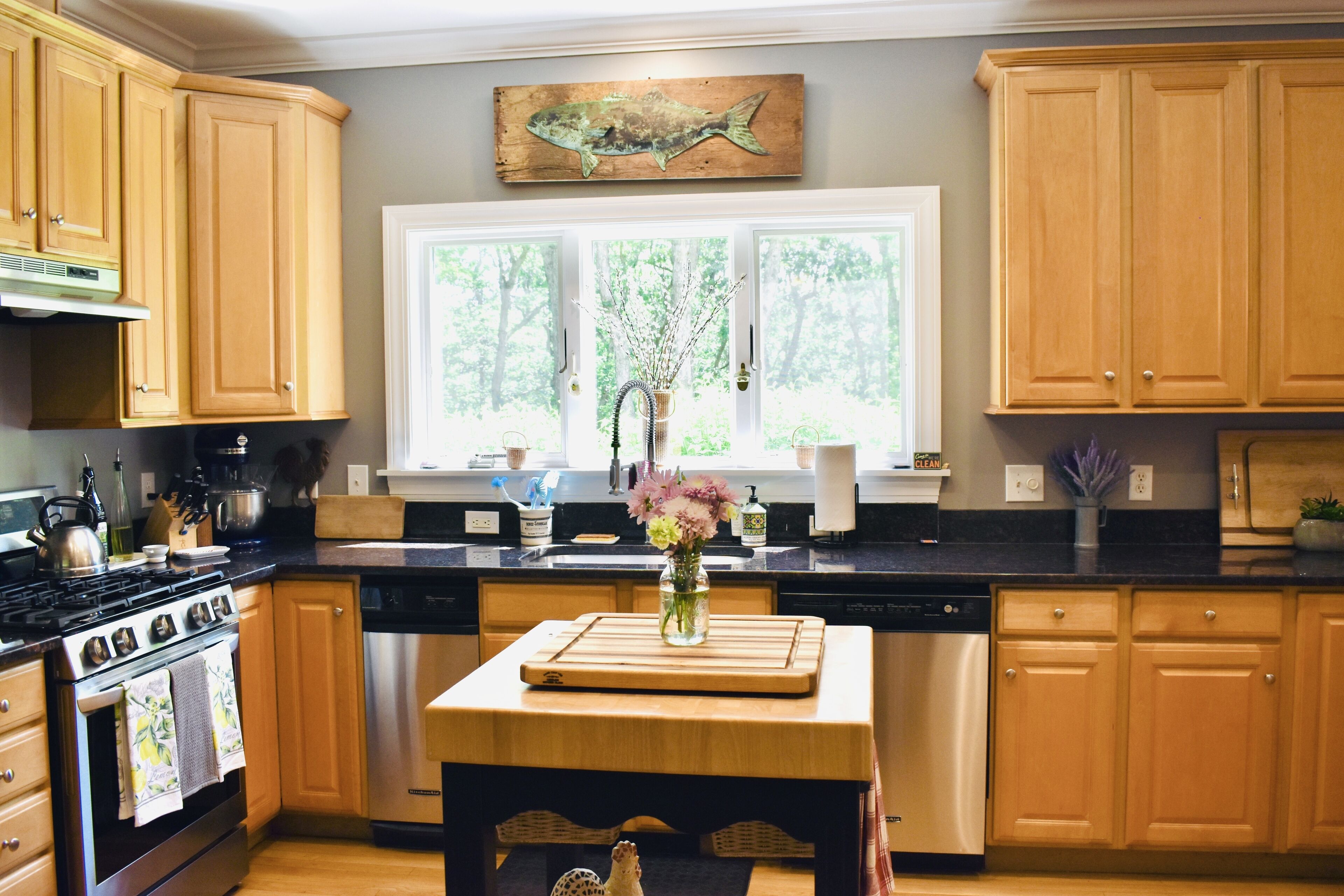 NEWLY RENOVATED!  5-Star, Edgartown Colonial with Central AC