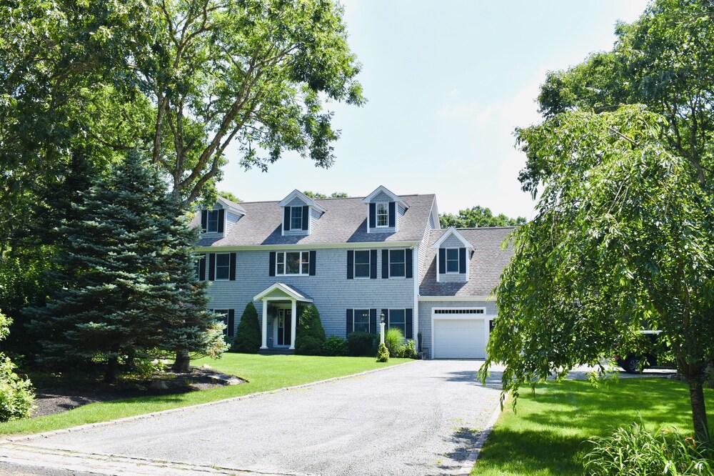 NEWLY RENOVATED! 5-Star, Edgartown Colonial with Central AC