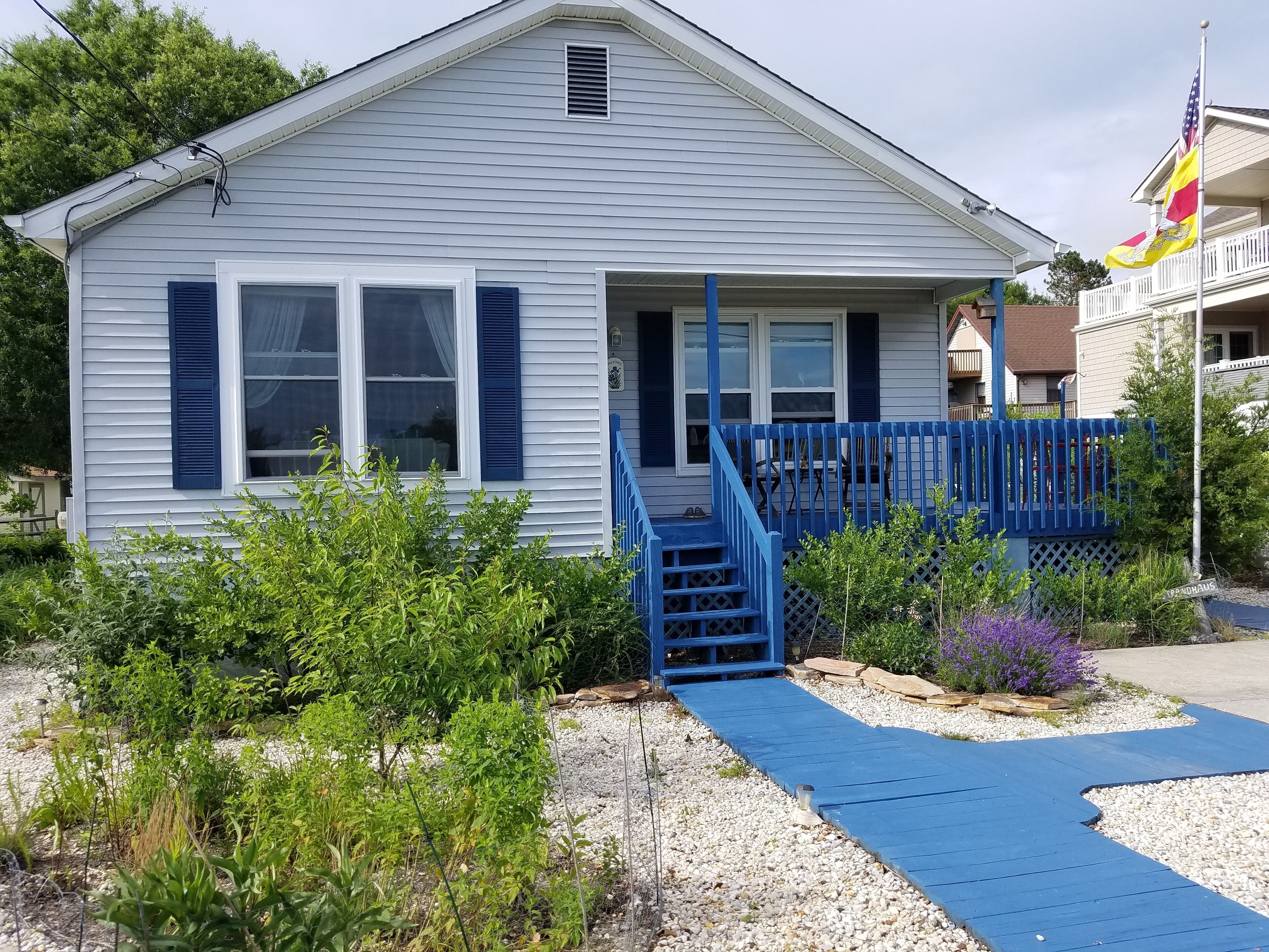 Fresh air and breezes just a half block from the bay