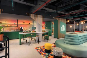 Daily buffet breakfast for a fee - Aloft by Marriott Madrid Gran Via (Madrid)