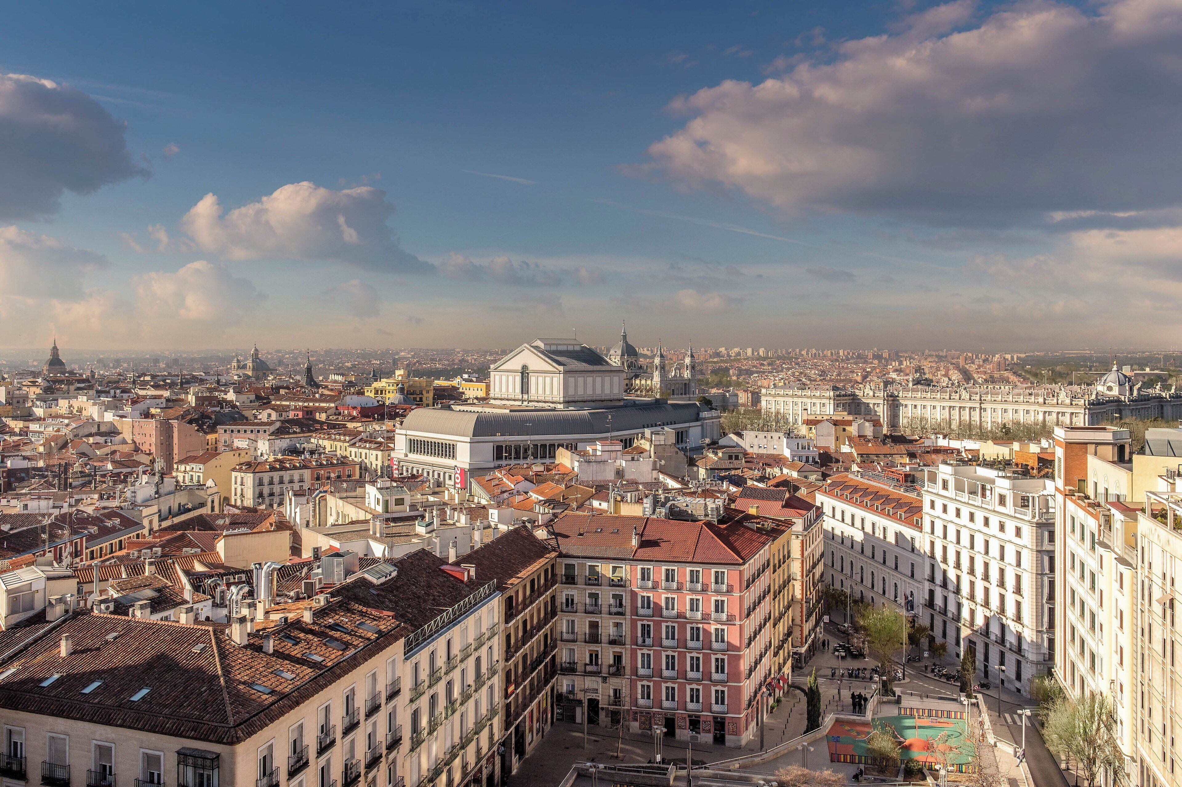 hypo-allergenic bedding, down duvets, pillow-top beds, in-room safe