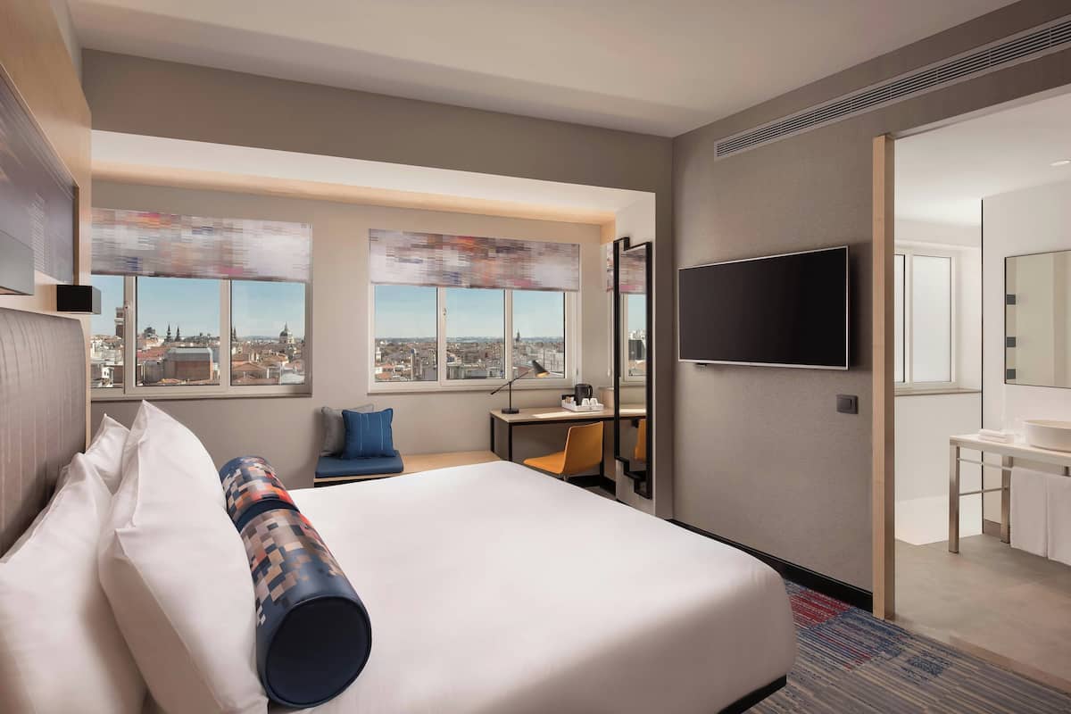 aloft, ห้องพัก, เตียงคิงไซส์ 1 เตียง, วิวเมือง | เครื่องนอนป้องกันสารก่อภูมิแพ้, ผ้านวมขนเป็ด, เตียงพร้อมฟูกเสริมที่นอน