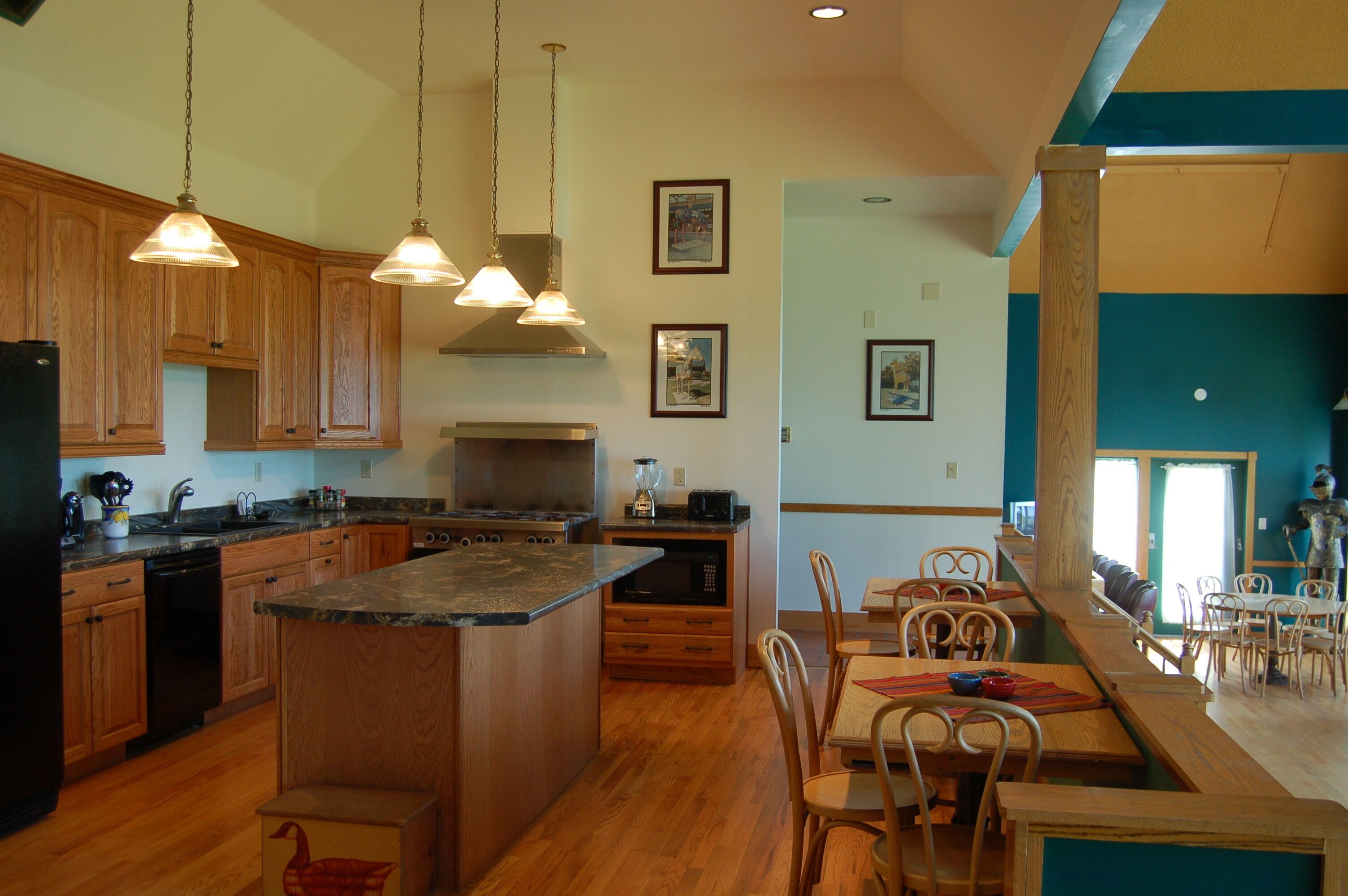 Historic Moon's Lakehouse on Saratoga Lake, prime location