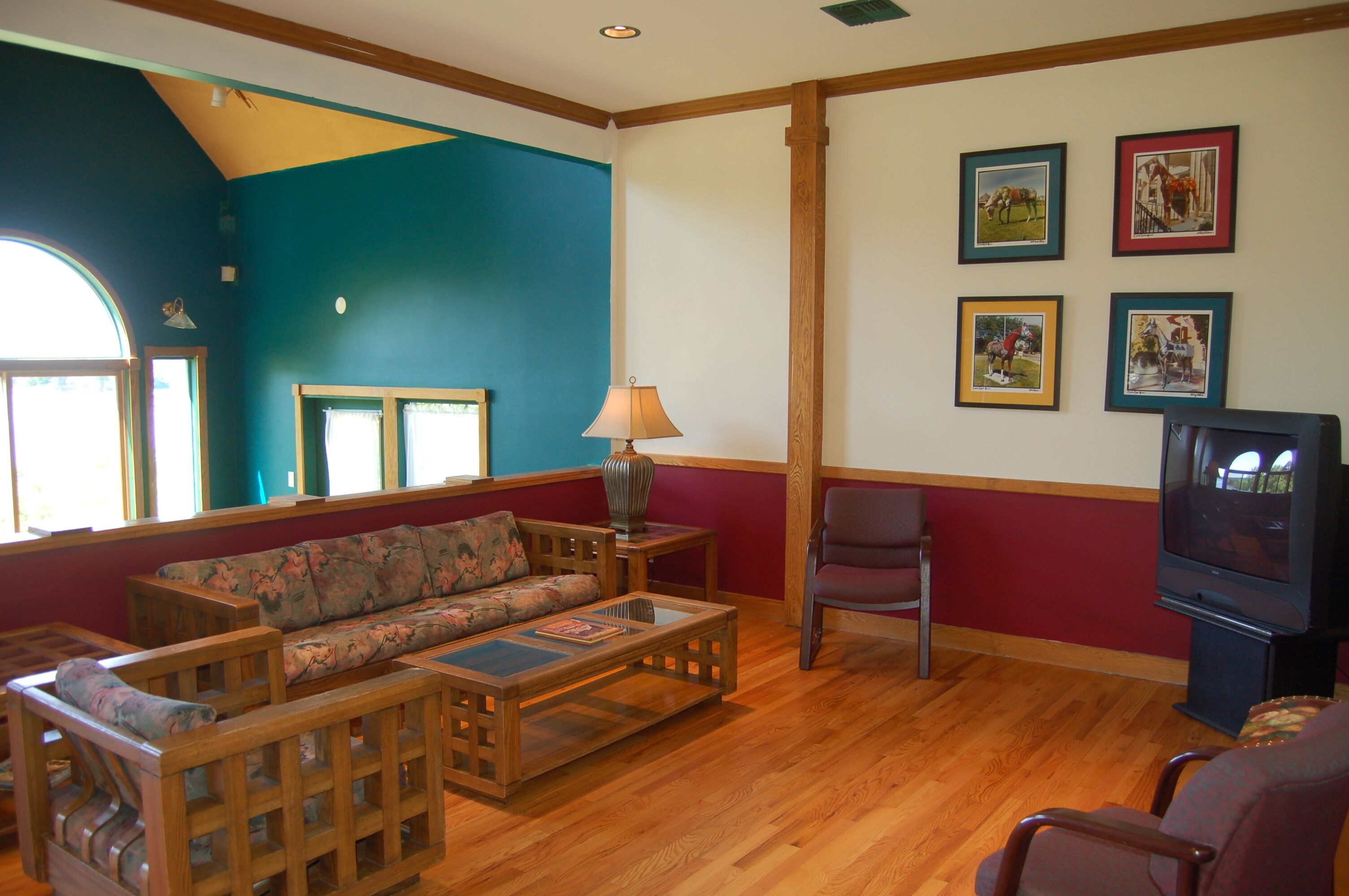 Historic Moon's Lakehouse on Saratoga Lake, prime location