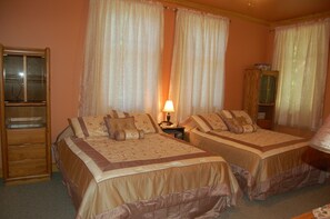 4 Schlafzimmer, Schreibtisch, Bügeleisen/Bügelbrett, kostenloses WLAN