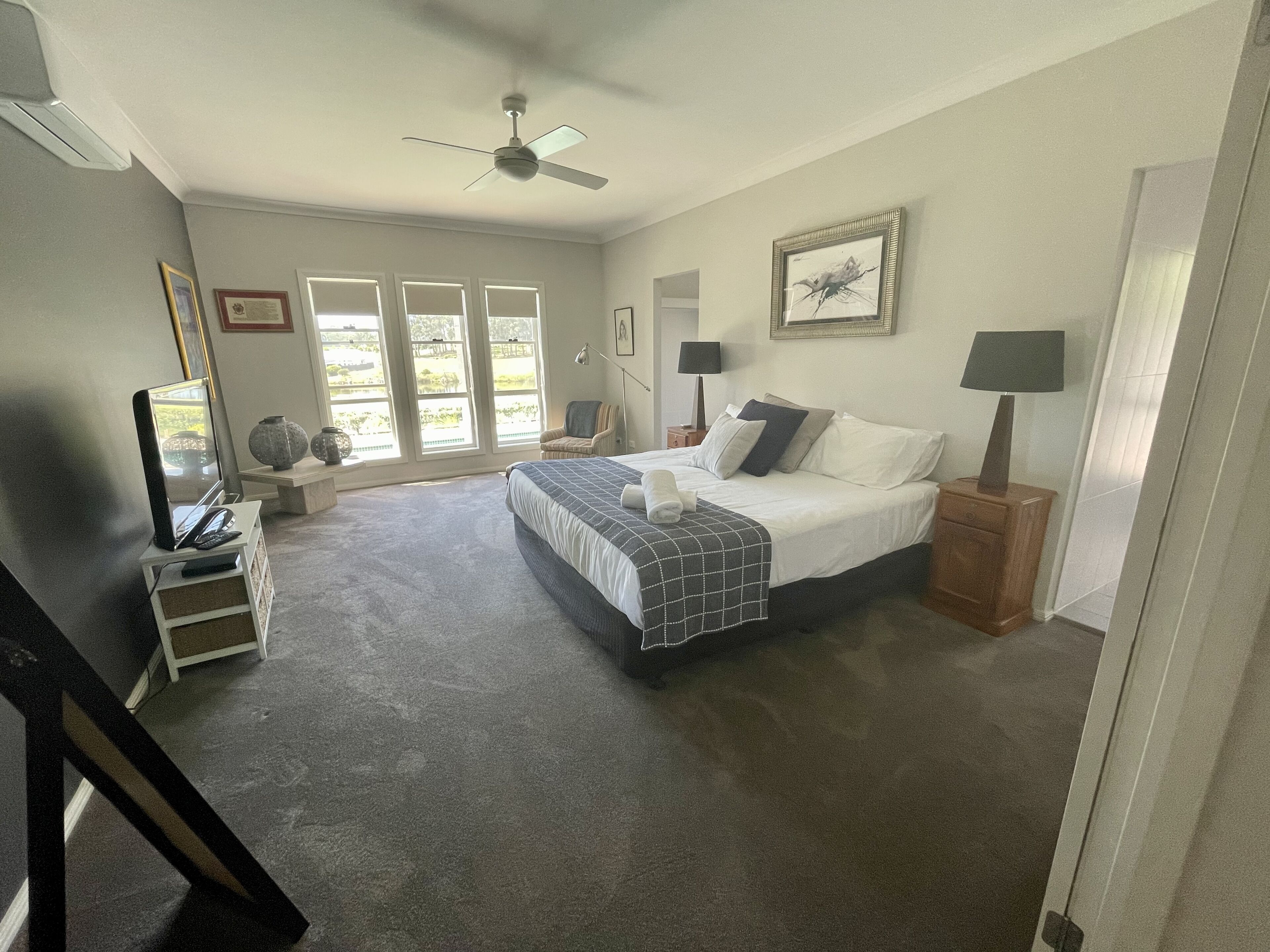 HUNTER VALLEY PREMIUM PROPERTY WITH VINTAGE GOLF COURSE FRONTAGE — image 22